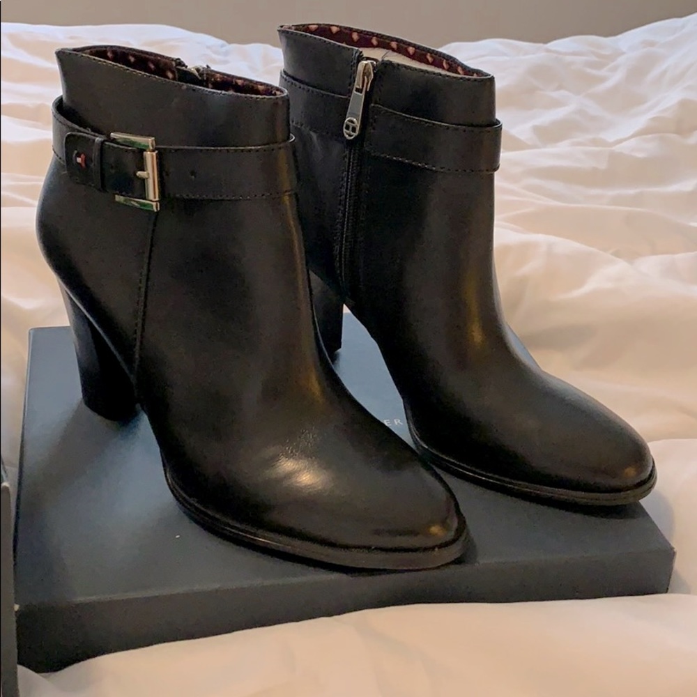Black leather Tommy Hilfiger boots